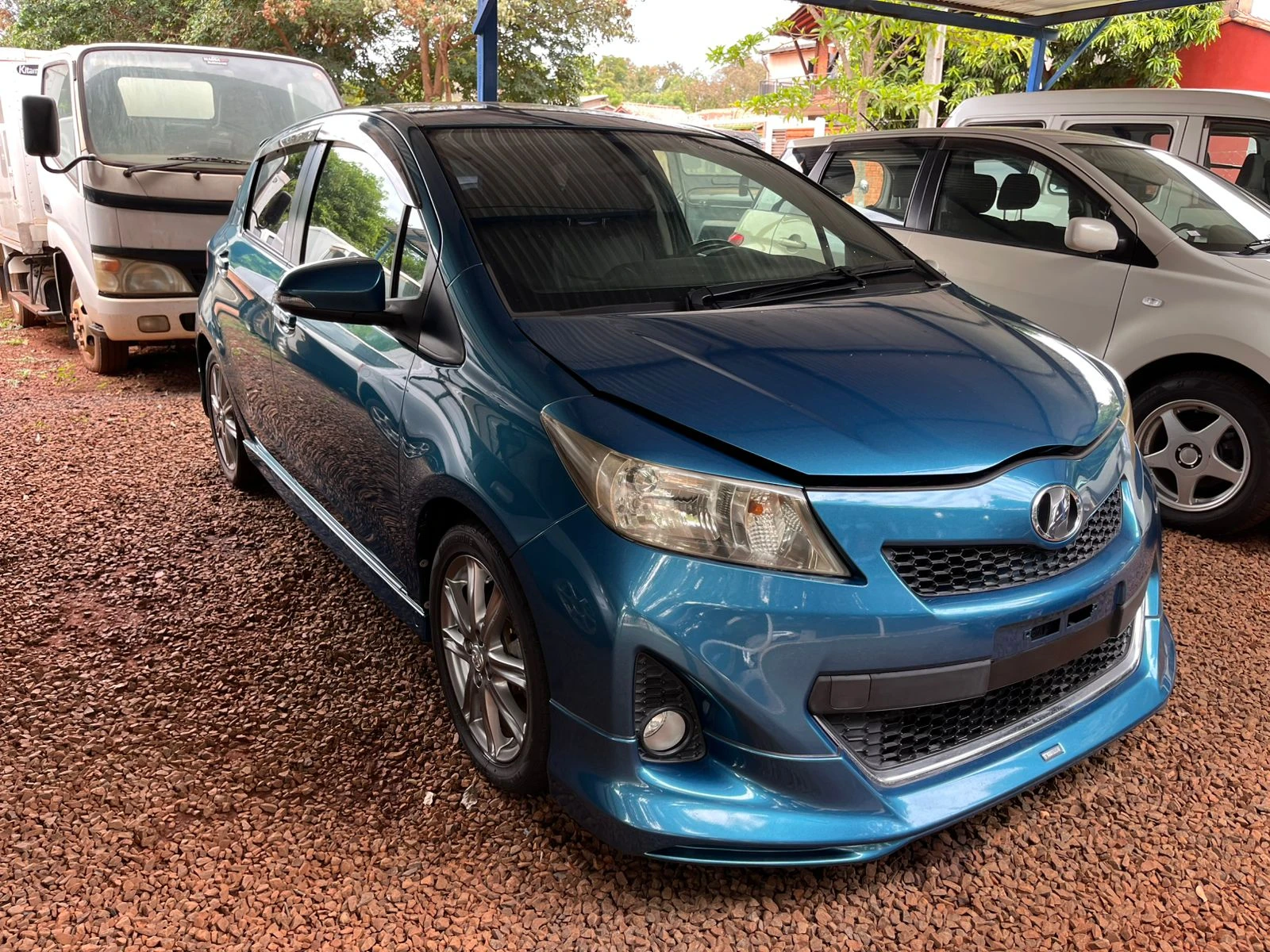 toyota-vitz-2011-compacto-y-economico