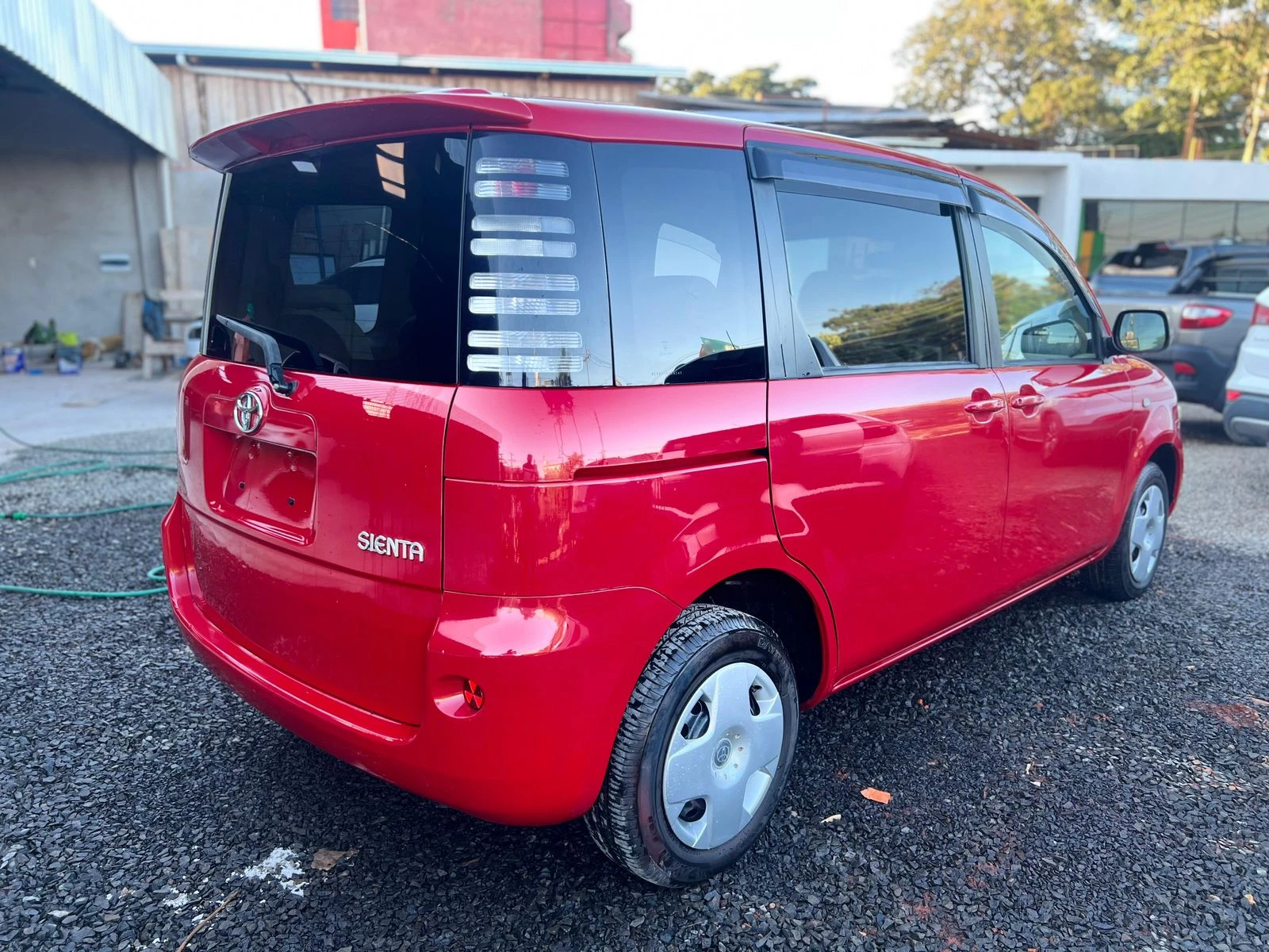 toyota-sienta-2006-compacta-y-familiar