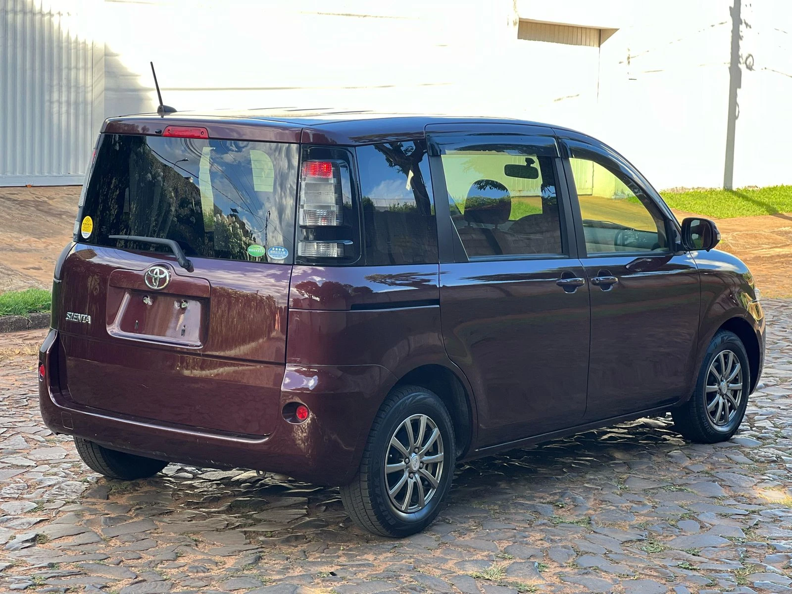 toyota-sienta-2012-recien-importada