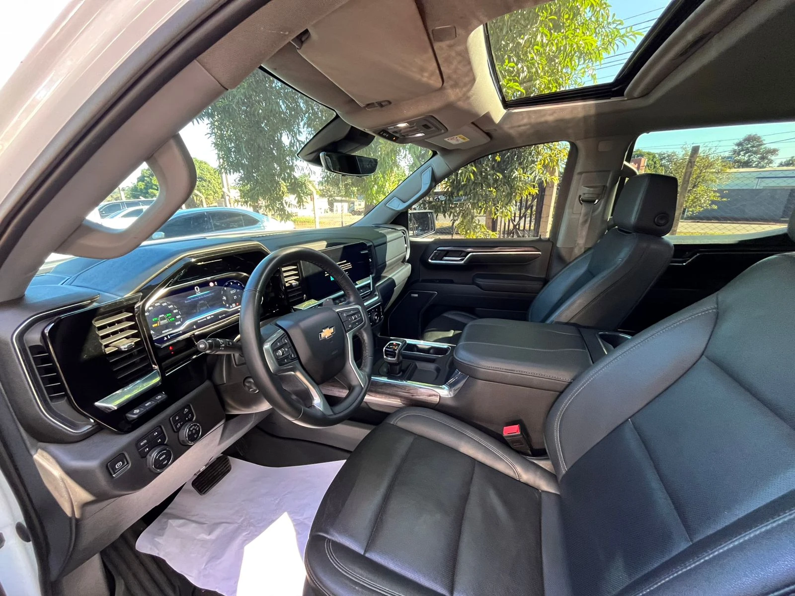 chevrolet-silverado-z71-2024-la-bestia-blanca