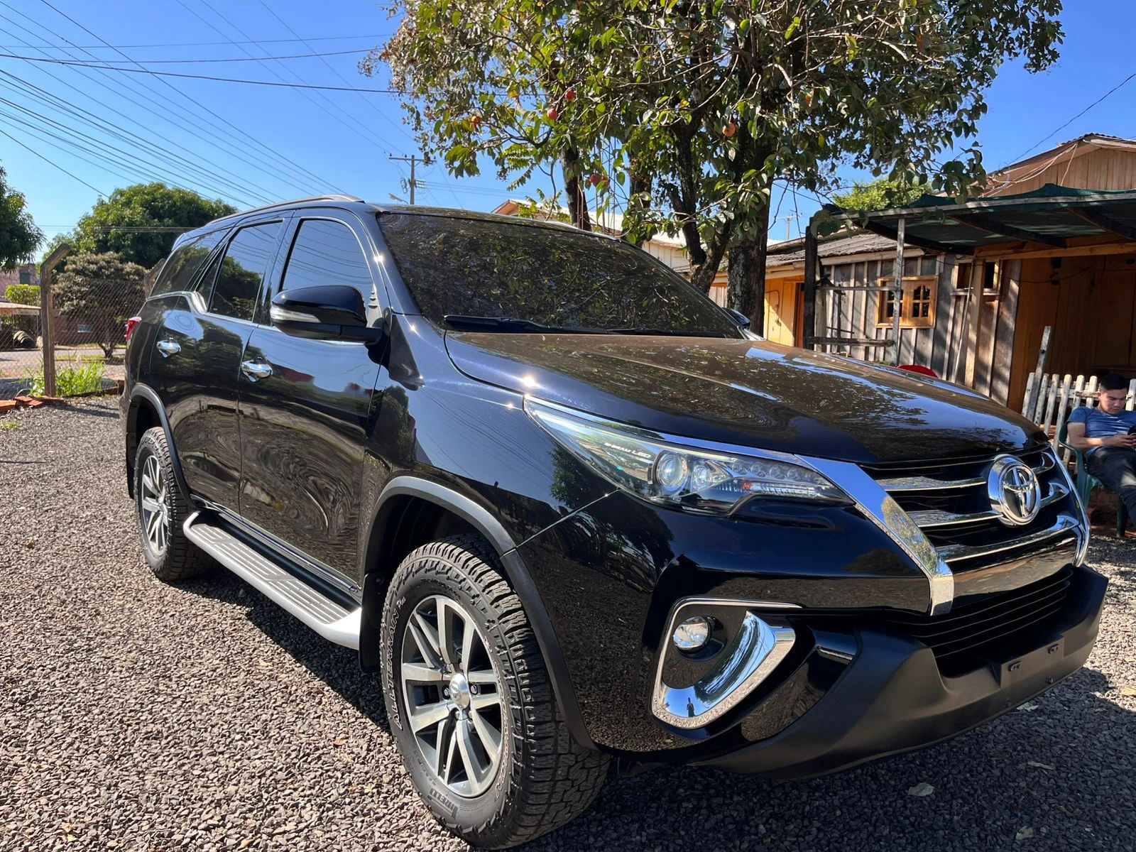 toyota-fortuner-2020-elegancia-y-fuerza-en-negro