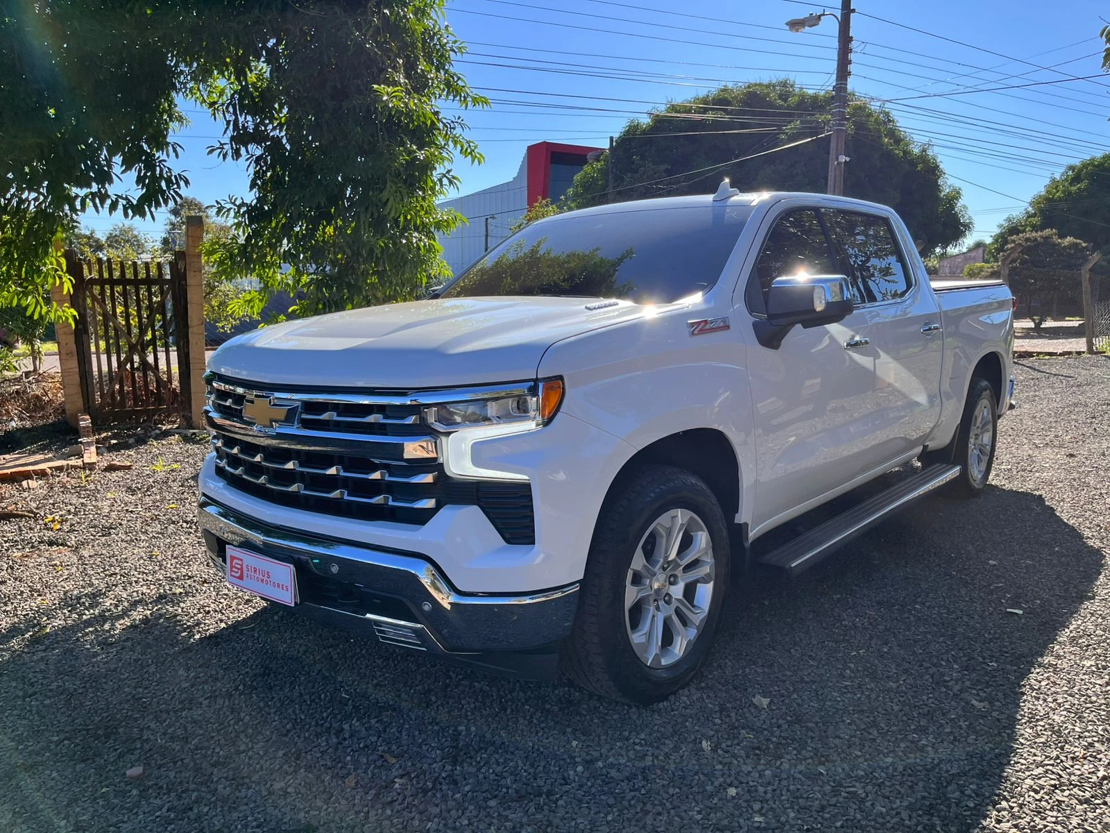 chevrolet-silverado-z71-2024-la-bestia-blanca