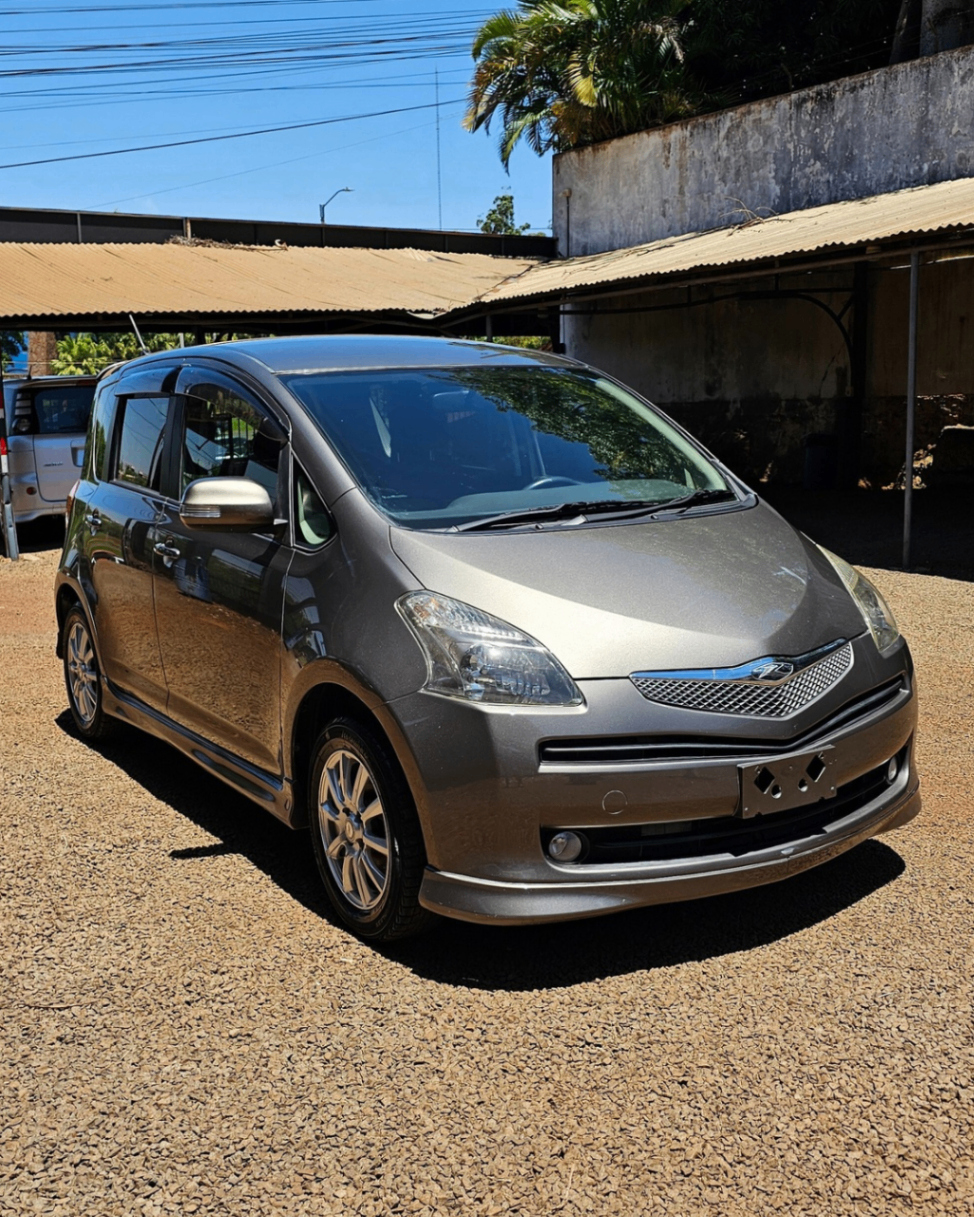 Toyota Ractis 2006