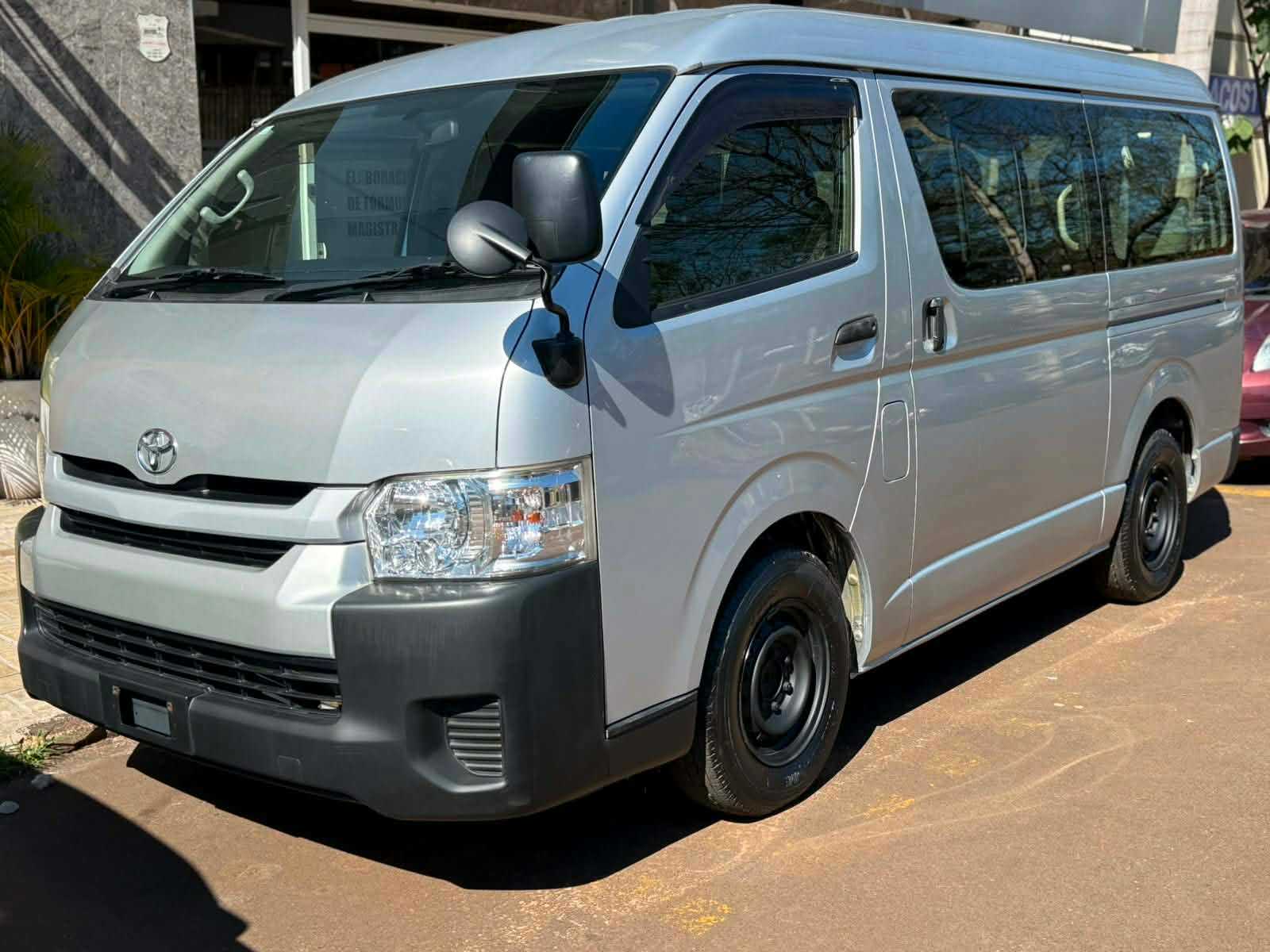 TOYOTA HIACE 2014