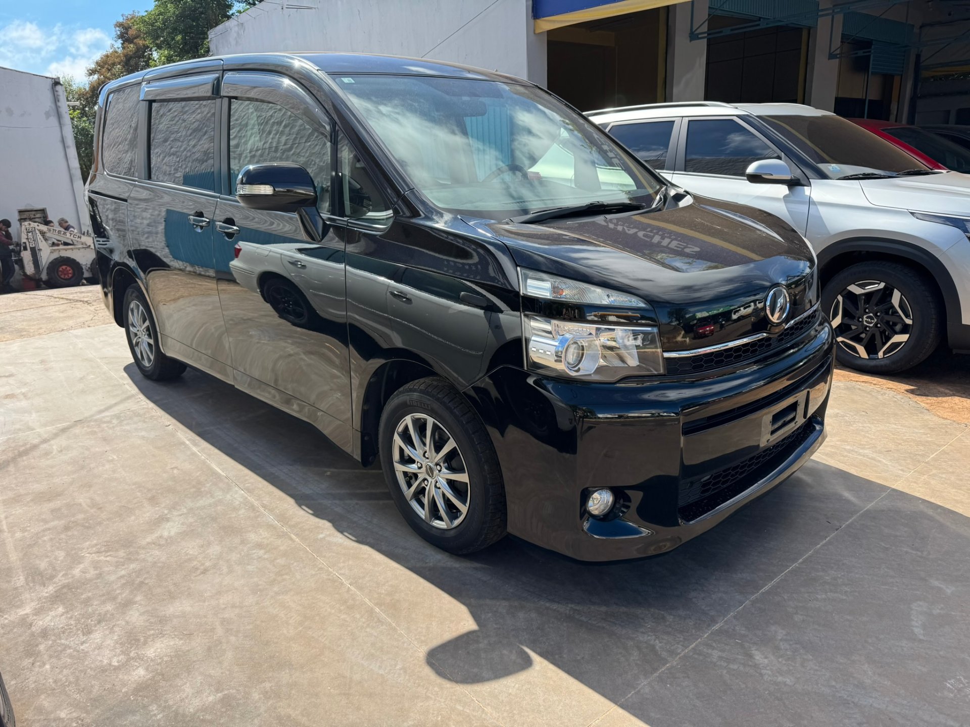 TOYOTA VOXY 2012
