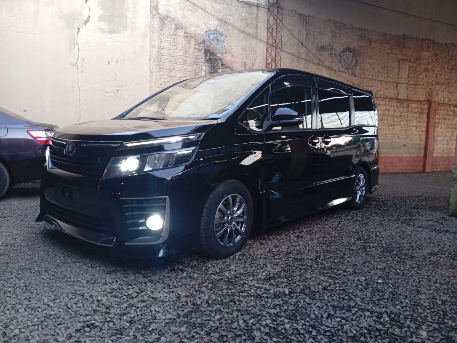 Toyota Noah 2014