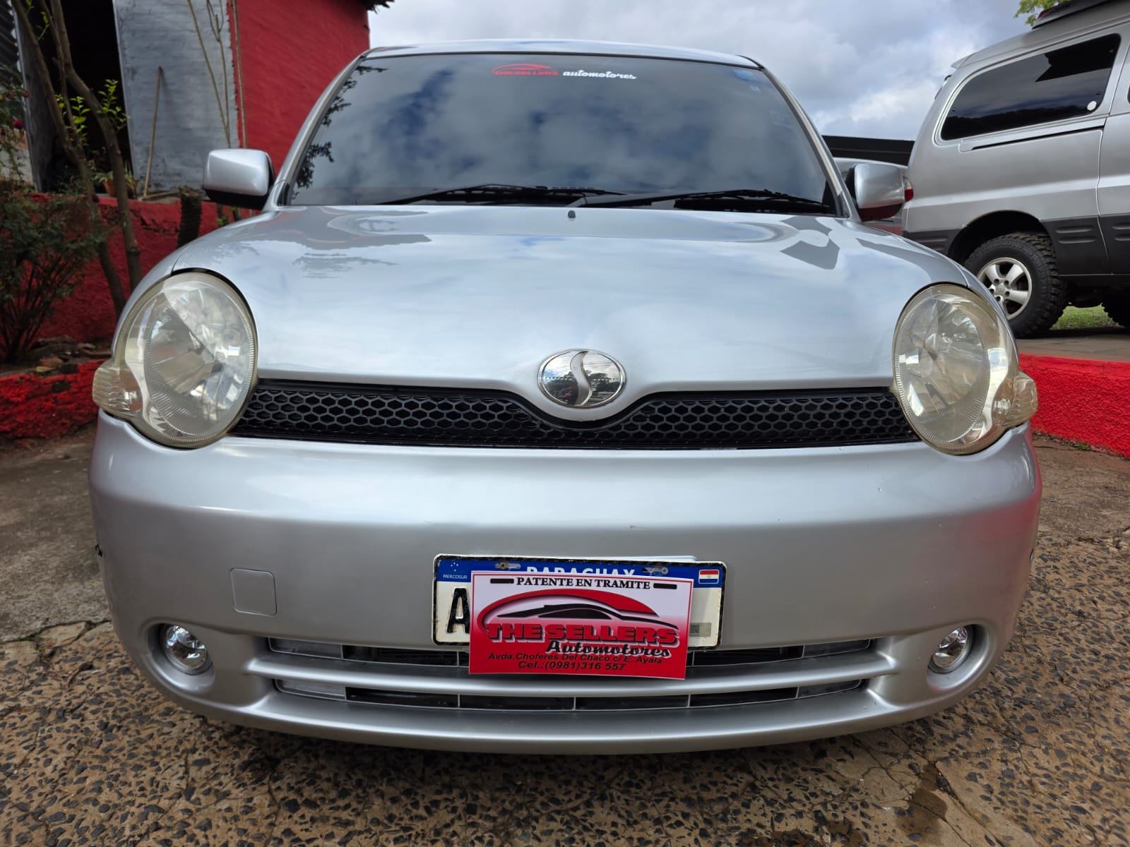 TOYOTA Sienta 2005